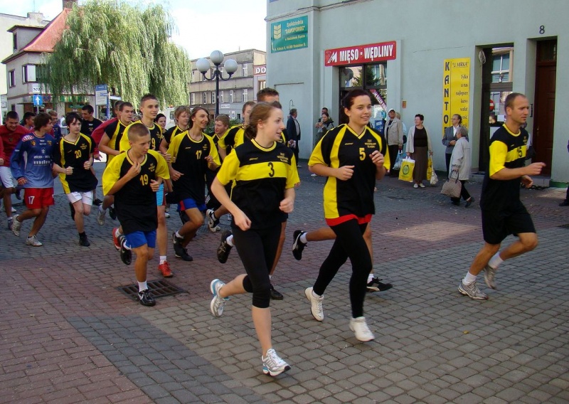 Zdjęcie w galerii na portalu naszwodzislaw.com: Ogień olimpijski w Wodzisławiu wiadomości z regionu