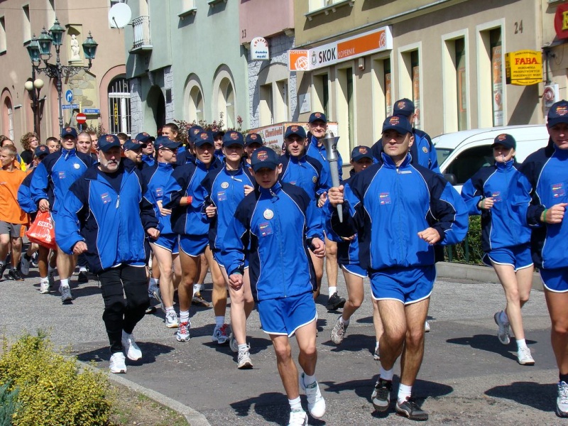 Zdjęcie w galerii na portalu naszwodzislaw.com: Ogień olimpijski w Wodzisławiu wiadomości z regionu