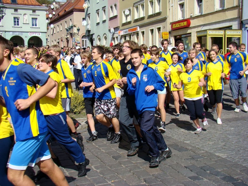 Zdjęcie w galerii na portalu naszwodzislaw.com: Ogień olimpijski w Wodzisławiu wiadomości z regionu