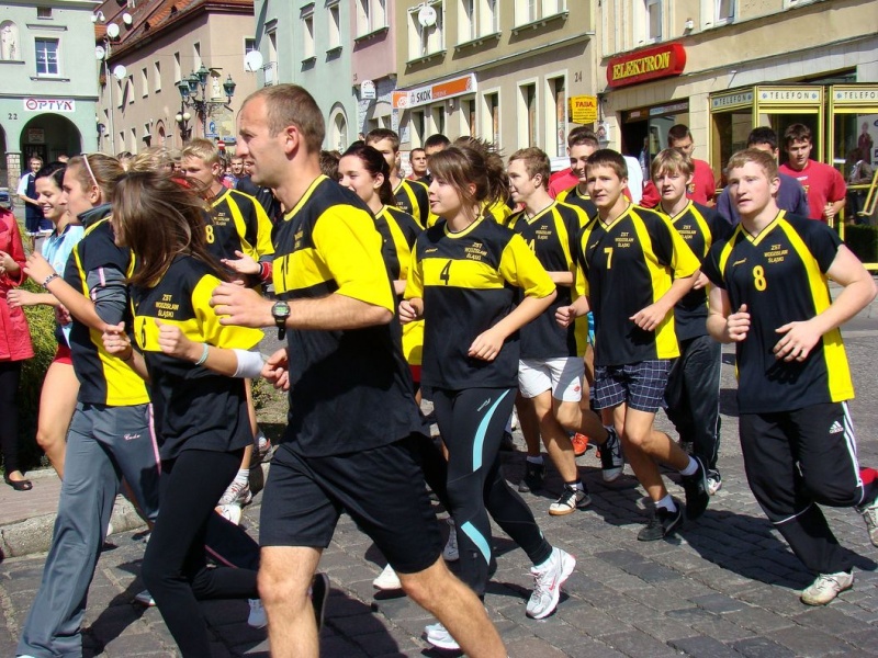 Zdjęcie w galerii na portalu naszwodzislaw.com: Ogień olimpijski w Wodzisławiu wiadomości z regionu