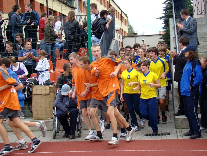 Zdjęcie w galerii na portalu naszwodzislaw.com: Ogień olimpijski w Wodzisławiu wiadomości z regionu