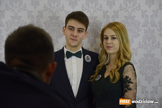 Zdjęcie w galerii na portalu naszwodzislaw.com: Zespół Szkół Ekonomicznych bawi się na studniówce. FOTORELACJA  wiadomości z regionu
