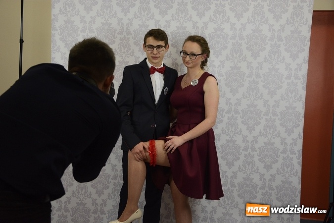 Zdjęcie w galerii na portalu naszwodzislaw.com: Zespół Szkół Ekonomicznych bawi się na studniówce. FOTORELACJA  wiadomości z regionu