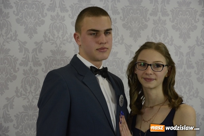 Zdjęcie w galerii na portalu naszwodzislaw.com: Zespół Szkół Ekonomicznych bawi się na studniówce. FOTORELACJA  wiadomości z regionu