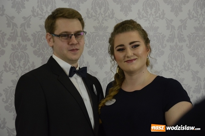 Zdjęcie w galerii na portalu naszwodzislaw.com: Zespół Szkół Ekonomicznych bawi się na studniówce. FOTORELACJA  wiadomości z regionu