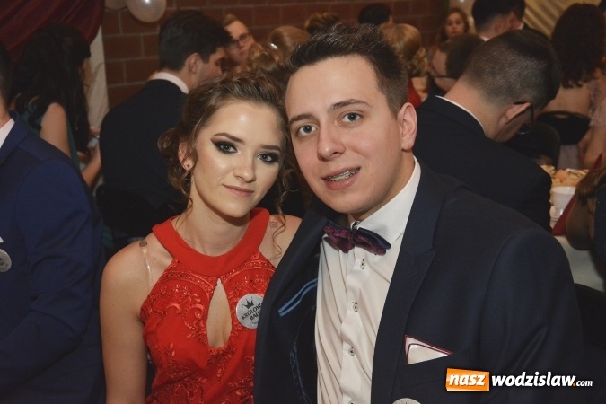 Zdjęcie w galerii na portalu naszwodzislaw.com: Zespół Szkół Ekonomicznych bawi się na studniówce. FOTORELACJA  wiadomości z regionu
