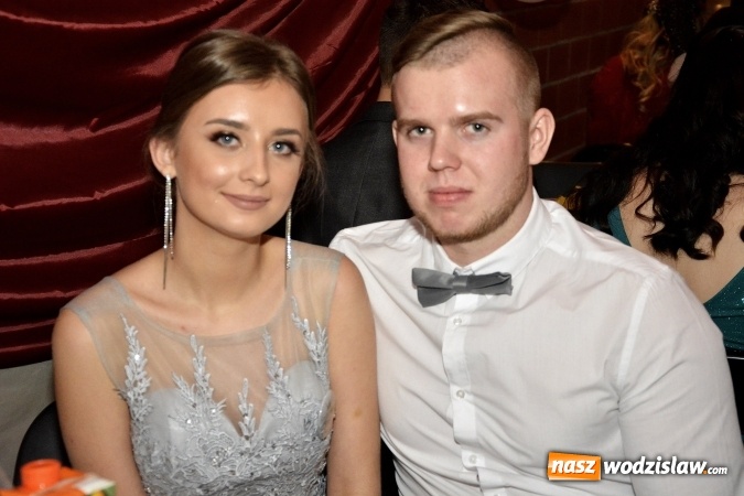 Zdjęcie w galerii na portalu naszwodzislaw.com: Zespół Szkół Ekonomicznych bawi się na studniówce. FOTORELACJA  wiadomości z regionu