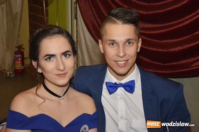 Zdjęcie w galerii na portalu naszwodzislaw.com: Zespół Szkół Ekonomicznych bawi się na studniówce. FOTORELACJA  wiadomości z regionu