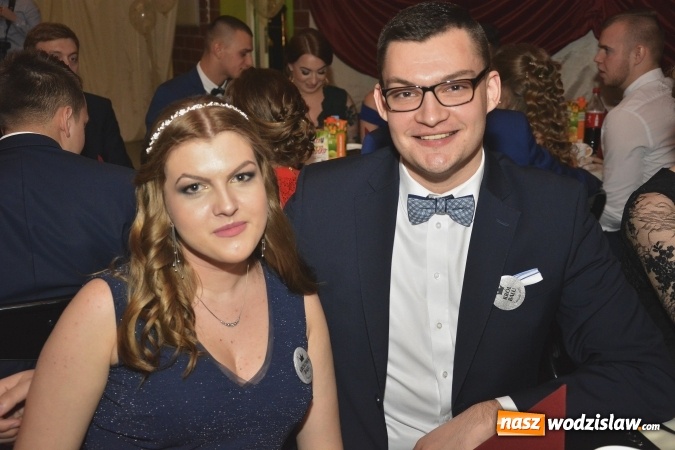 Zdjęcie w galerii na portalu naszwodzislaw.com: Zespół Szkół Ekonomicznych bawi się na studniówce. FOTORELACJA  wiadomości z regionu