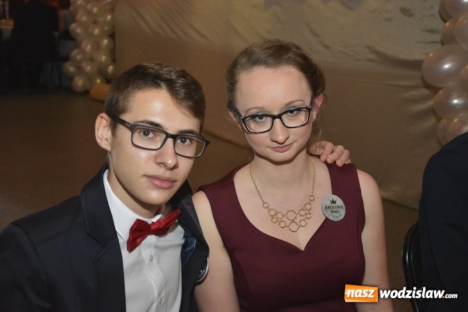 Zdjęcie w galerii na portalu naszwodzislaw.com: Zespół Szkół Ekonomicznych bawi się na studniówce. FOTORELACJA  wiadomości z regionu