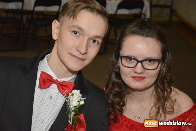 Zdjęcie w galerii na portalu naszwodzislaw.com: Zespół Szkół Ekonomicznych bawi się na studniówce. FOTORELACJA  wiadomości z regionu