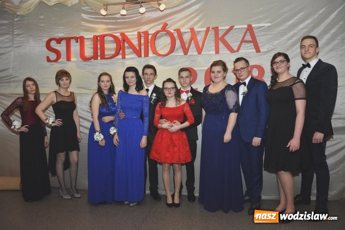 Zdjęcie w galerii na portalu naszwodzislaw.com: Zespół Szkół Ekonomicznych bawi się na studniówce. FOTORELACJA  wiadomości z regionu