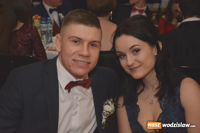 Zdjęcie w galerii na portalu naszwodzislaw.com: Zespół Szkół Ekonomicznych bawi się na studniówce. FOTORELACJA  wiadomości z regionu