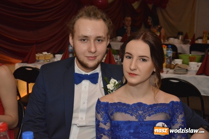 Zdjęcie w galerii na portalu naszwodzislaw.com: Zespół Szkół Ekonomicznych bawi się na studniówce. FOTORELACJA  wiadomości z regionu