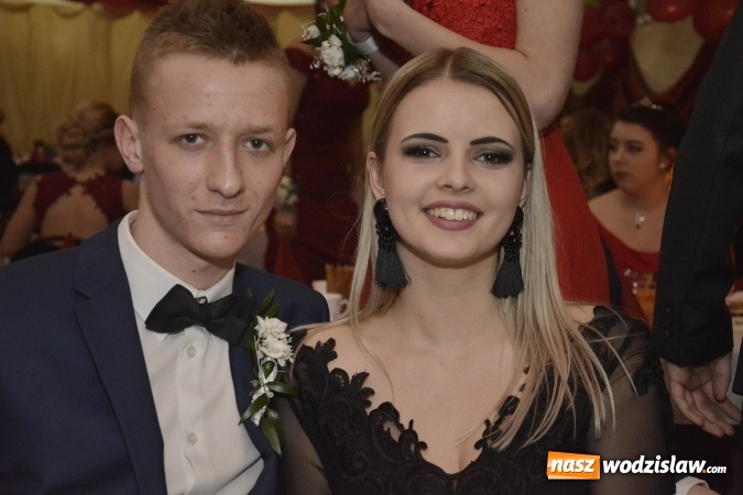 Zdjęcie w galerii na portalu naszwodzislaw.com: Zespół Szkół Ekonomicznych bawi się na studniówce. FOTORELACJA  wiadomości z regionu