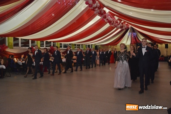 Zdjęcie w galerii na portalu naszwodzislaw.com: Zespół Szkół Ekonomicznych bawi się na studniówce. FOTORELACJA  wiadomości z regionu