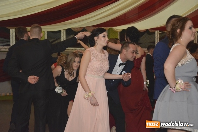 Zdjęcie w galerii na portalu naszwodzislaw.com: Zespół Szkół Ekonomicznych bawi się na studniówce. FOTORELACJA  wiadomości z regionu