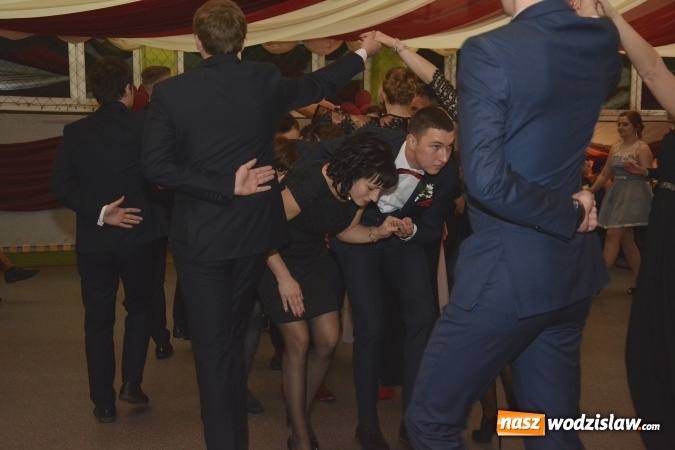 Zdjęcie w galerii na portalu naszwodzislaw.com: Zespół Szkół Ekonomicznych bawi się na studniówce. FOTORELACJA  wiadomości z regionu