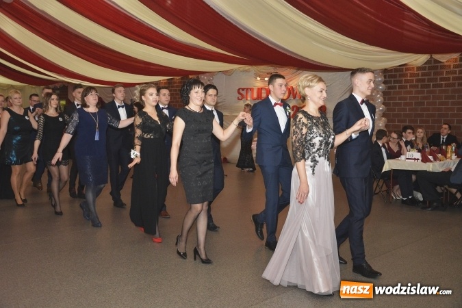 Zdjęcie w galerii na portalu naszwodzislaw.com: Zespół Szkół Ekonomicznych bawi się na studniówce. FOTORELACJA  wiadomości z regionu