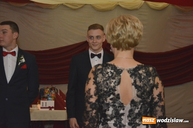 Zdjęcie w galerii na portalu naszwodzislaw.com: Zespół Szkół Ekonomicznych bawi się na studniówce. FOTORELACJA  wiadomości z regionu