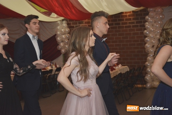 Zdjęcie w galerii na portalu naszwodzislaw.com: Zespół Szkół Ekonomicznych bawi się na studniówce. FOTORELACJA  wiadomości z regionu