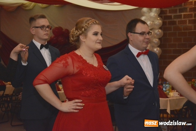 Zdjęcie w galerii na portalu naszwodzislaw.com: Zespół Szkół Ekonomicznych bawi się na studniówce. FOTORELACJA  wiadomości z regionu