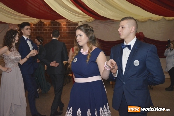 Zdjęcie w galerii na portalu naszwodzislaw.com: Zespół Szkół Ekonomicznych bawi się na studniówce. FOTORELACJA  wiadomości z regionu