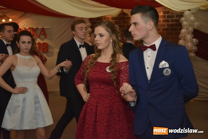 Zdjęcie w galerii na portalu naszwodzislaw.com: Zespół Szkół Ekonomicznych bawi się na studniówce. FOTORELACJA  wiadomości z regionu