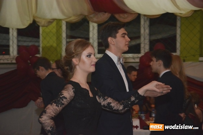 Zdjęcie w galerii na portalu naszwodzislaw.com: Zespół Szkół Ekonomicznych bawi się na studniówce. FOTORELACJA  wiadomości z regionu