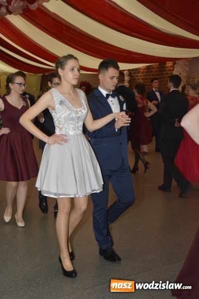 Zdjęcie w galerii na portalu naszwodzislaw.com: Zespół Szkół Ekonomicznych bawi się na studniówce. FOTORELACJA  wiadomości z regionu