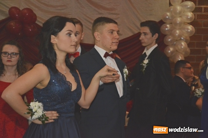 Zdjęcie w galerii na portalu naszwodzislaw.com: Zespół Szkół Ekonomicznych bawi się na studniówce. FOTORELACJA  wiadomości z regionu
