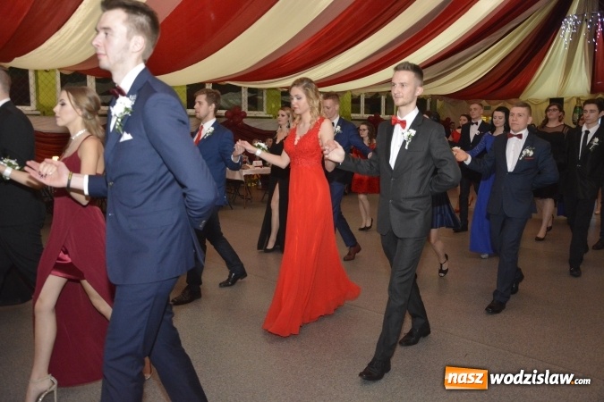 Zdjęcie w galerii na portalu naszwodzislaw.com: Zespół Szkół Ekonomicznych bawi się na studniówce. FOTORELACJA  wiadomości z regionu