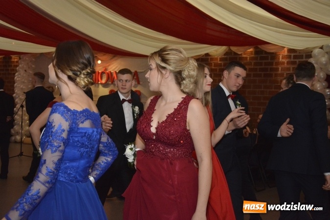 Zdjęcie w galerii na portalu naszwodzislaw.com: Zespół Szkół Ekonomicznych bawi się na studniówce. FOTORELACJA  wiadomości z regionu