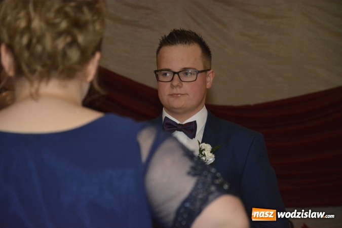 Zdjęcie w galerii na portalu naszwodzislaw.com: Zespół Szkół Ekonomicznych bawi się na studniówce. FOTORELACJA  wiadomości z regionu