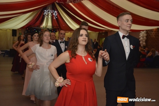 Zdjęcie w galerii na portalu naszwodzislaw.com: Zespół Szkół Ekonomicznych bawi się na studniówce. FOTORELACJA  wiadomości z regionu