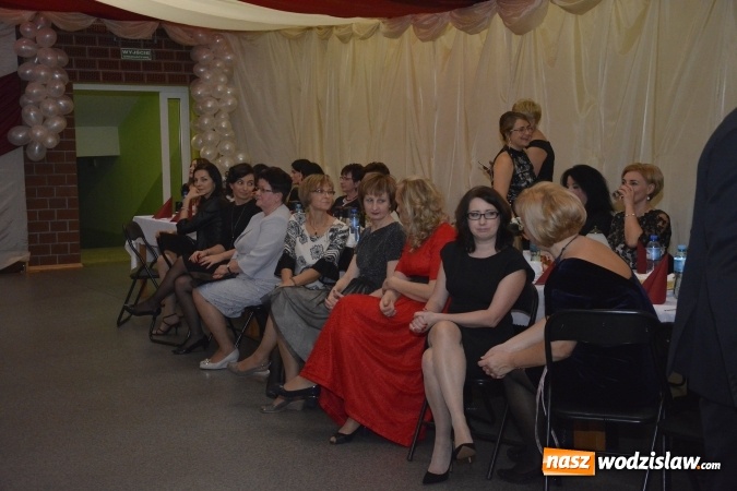 Zdjęcie w galerii na portalu naszwodzislaw.com: Zespół Szkół Ekonomicznych bawi się na studniówce. FOTORELACJA  wiadomości z regionu