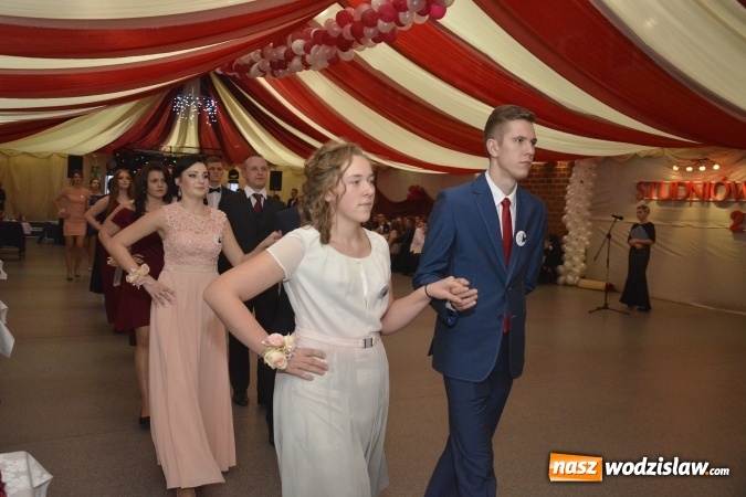 Zdjęcie w galerii na portalu naszwodzislaw.com: Zespół Szkół Ekonomicznych bawi się na studniówce. FOTORELACJA  wiadomości z regionu