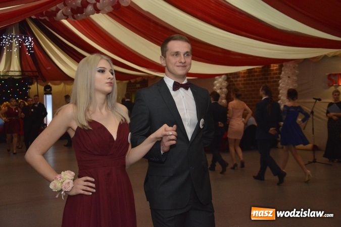 Zdjęcie w galerii na portalu naszwodzislaw.com: Zespół Szkół Ekonomicznych bawi się na studniówce. FOTORELACJA  wiadomości z regionu