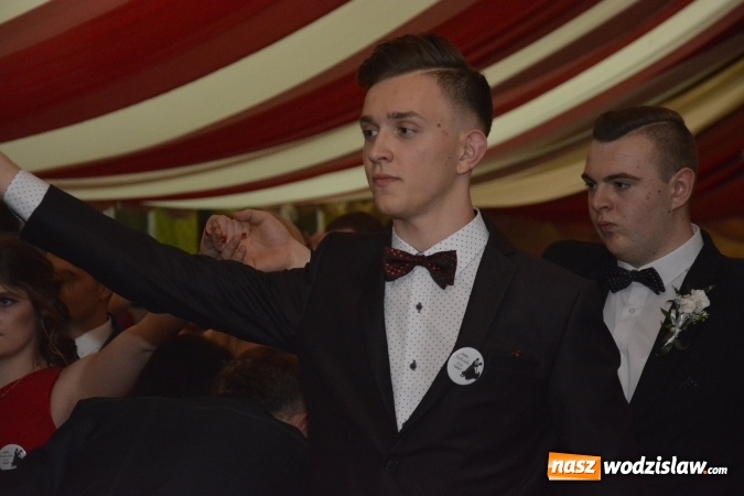 Zdjęcie w galerii na portalu naszwodzislaw.com: Zespół Szkół Ekonomicznych bawi się na studniówce. FOTORELACJA  wiadomości z regionu