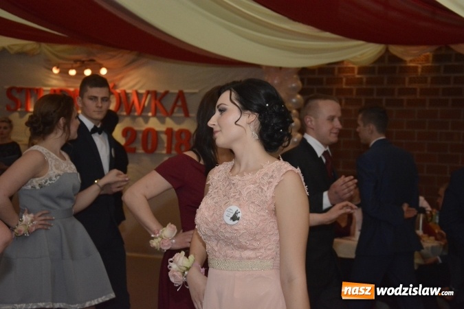 Zdjęcie w galerii na portalu naszwodzislaw.com: Zespół Szkół Ekonomicznych bawi się na studniówce. FOTORELACJA  wiadomości z regionu