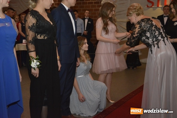 Zdjęcie w galerii na portalu naszwodzislaw.com: Zespół Szkół Ekonomicznych bawi się na studniówce. FOTORELACJA  wiadomości z regionu