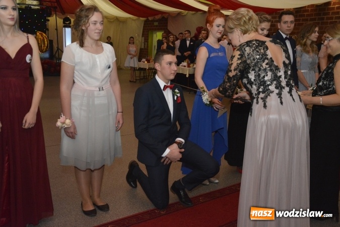 Zdjęcie w galerii na portalu naszwodzislaw.com: Zespół Szkół Ekonomicznych bawi się na studniówce. FOTORELACJA  wiadomości z regionu