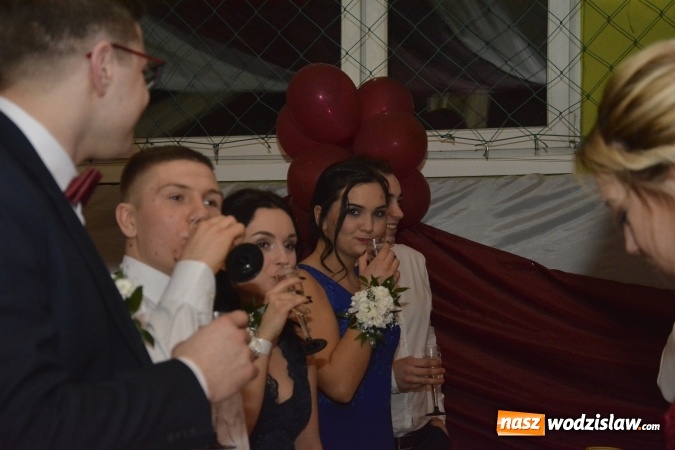 Zdjęcie w galerii na portalu naszwodzislaw.com: Zespół Szkół Ekonomicznych bawi się na studniówce. FOTORELACJA  wiadomości z regionu