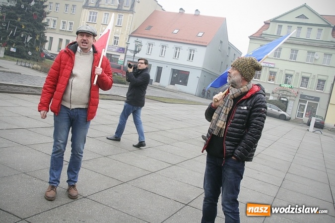 Zdjęcie w galerii na portalu naszwodzislaw.com: Nacjonalizm to nie patriotyzm, czyli manifestacja w Wodzisławiu  wiadomości z regionu