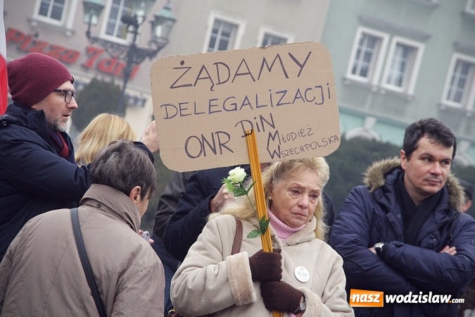 Zdjęcie w galerii na portalu naszwodzislaw.com: Nacjonalizm to nie patriotyzm, czyli manifestacja w Wodzisławiu  wiadomości z regionu