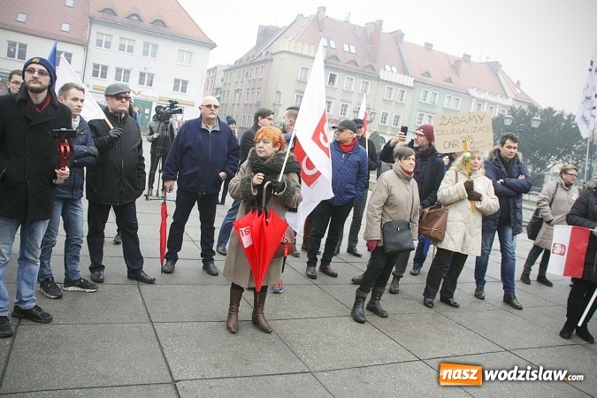 Zdjęcie w galerii na portalu naszwodzislaw.com: Nacjonalizm to nie patriotyzm, czyli manifestacja w Wodzisławiu  wiadomości z regionu