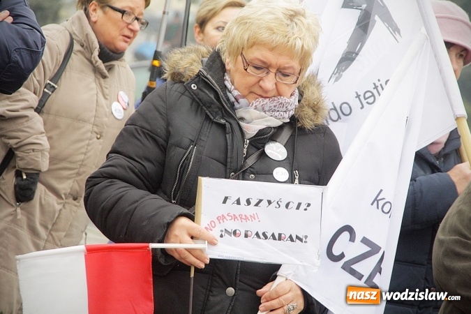 Zdjęcie w galerii na portalu naszwodzislaw.com: Nacjonalizm to nie patriotyzm, czyli manifestacja w Wodzisławiu  wiadomości z regionu