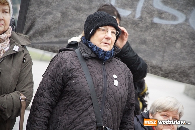 Zdjęcie w galerii na portalu naszwodzislaw.com: Nacjonalizm to nie patriotyzm, czyli manifestacja w Wodzisławiu  wiadomości z regionu