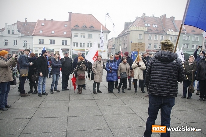 Zdjęcie w galerii na portalu naszwodzislaw.com: Nacjonalizm to nie patriotyzm, czyli manifestacja w Wodzisławiu  wiadomości z regionu