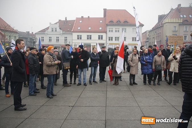 Zdjęcie w galerii na portalu naszwodzislaw.com: Nacjonalizm to nie patriotyzm, czyli manifestacja w Wodzisławiu  wiadomości z regionu